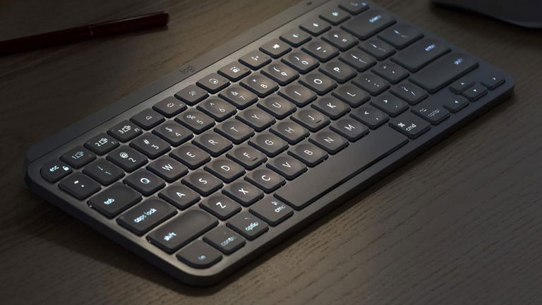 Lo volvería a comprar una y otra vez: teclado inalámbrico Logitech con descuento y 5 meses de batería