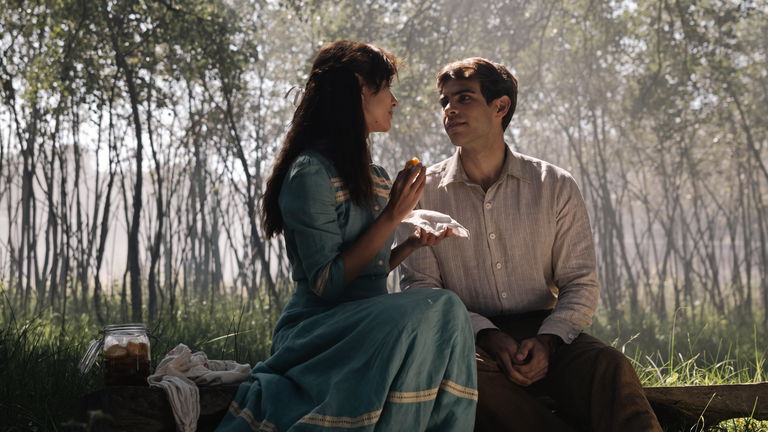 Esta es la icónica película de amor que Salma Hayek ha transformado en una serie de Max: llega esta semana junto a más novedades