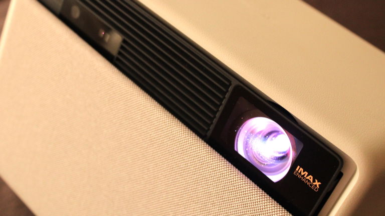 Es mi proyector favorito y cae a precio mínimo en Amazon: imagen 4K, audio Harman Kardon y Android TV