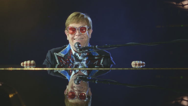 Elton John tiene una nueva película que en España solo podremos ver en streaming, aunque ya sabemos cuándo y dónde