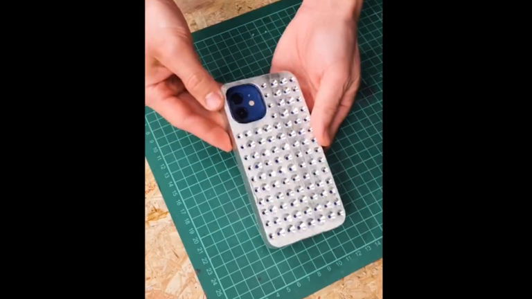 Resistencia extrema: esta funda para iPhone está hecha del aluminio de un MacBook Pro fundido
