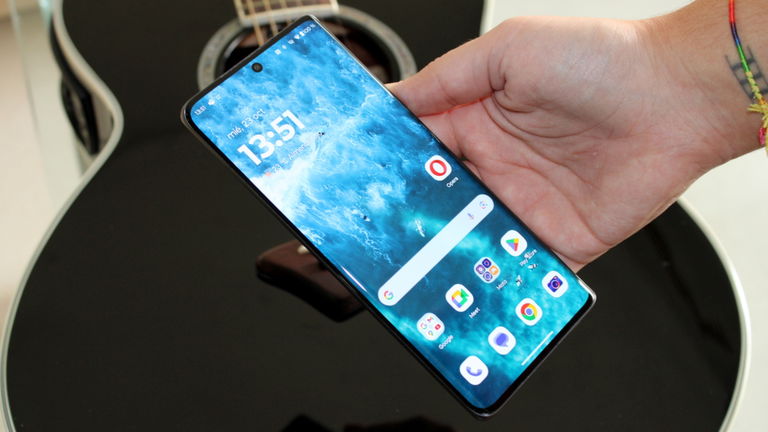 Este Motorola con alma premium se desploma 330 euros y sigue siendo un teléfono espectacular