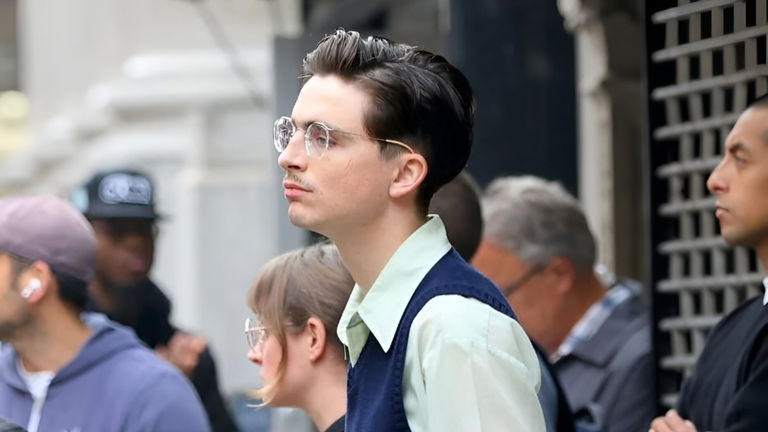Timothée Chalamet irreconocible en las primeras fotos filtradas como el jugador de ping pong Marty Supreme