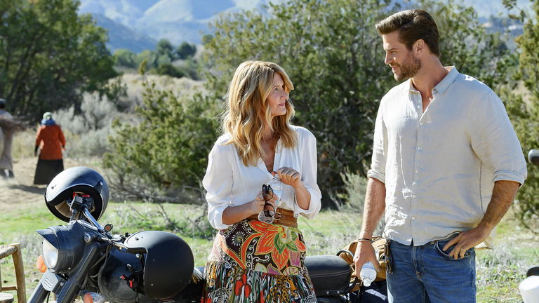 Esta comedia romántica de Netflix sí que no la vimos venir: Laura Dern sigue los pasos de Nicole Kidman, pero cambiando a Zac Efron por Liam Hemsworth