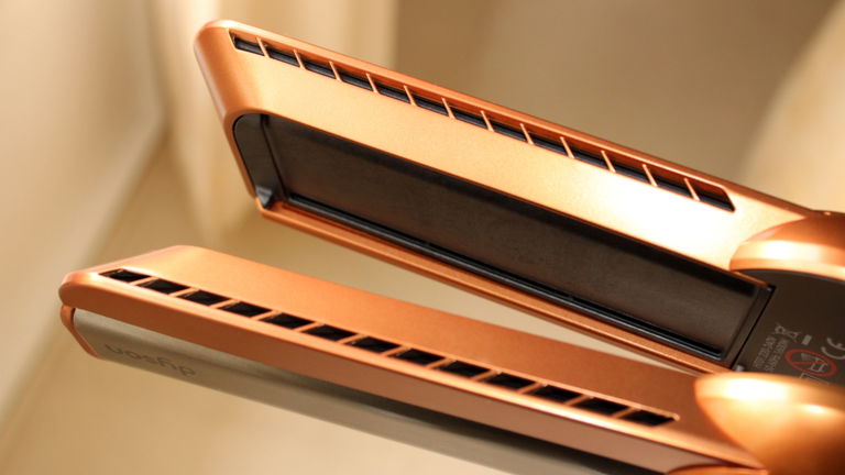 La plancha-secador de pelo más exitosa de Dyson toca fondo: 80 euros de descuento en este precioso color