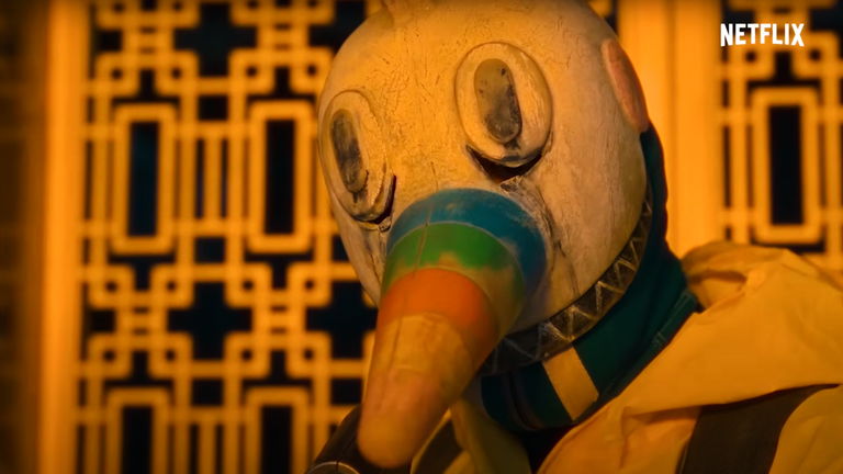 '1992', la macabra serie de Álex de la Iglesia que revive la Expo de Sevilla y a su mascota Curro, protagoniza las novedades de la semana en Netflix