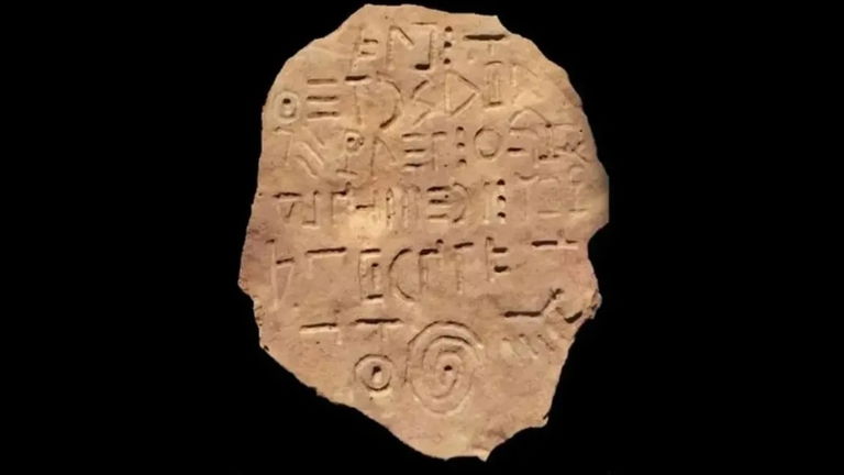 Han encontrado una misteriosa tablilla con un idioma imposible