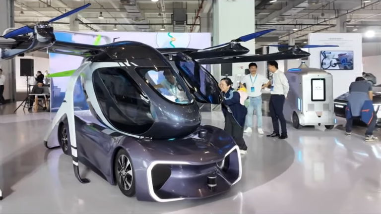 Es un coche y es un avión. El loco invento de China que quiere conquistar las ciudades