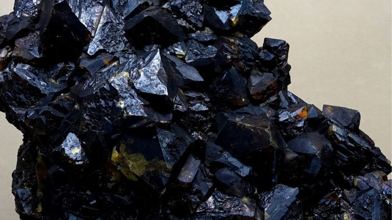 China carga contra EE. UU.: veta su acceso a materias imprescindibles para la tecnología