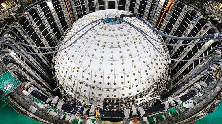 Este experimento va a desbloquear el misterio de los neutrinos, pero además tiene una escala enorme