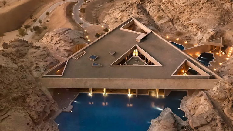 Arabia Saudí quiere imitar la preciosa ciudad de Petra con su nuevo y futurista edificio