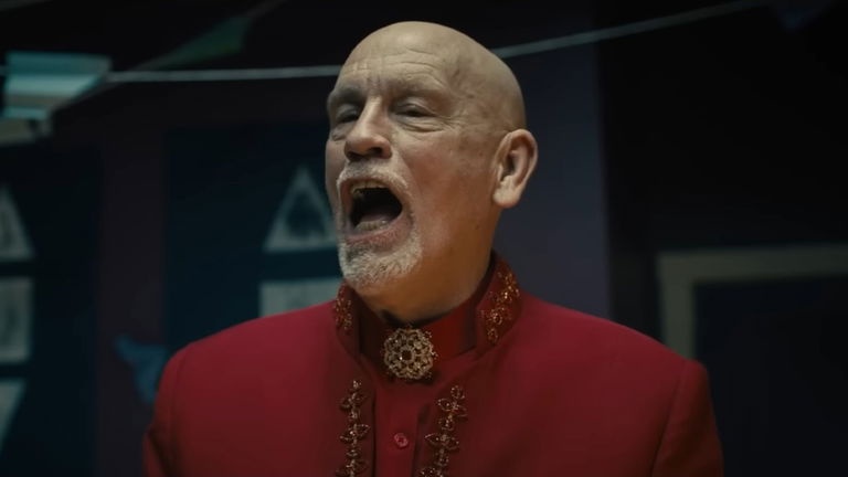 Primer tráiler del nuevo thriller de terror de A24, con Ayo Edebiri y John Malkovich como protagonistas