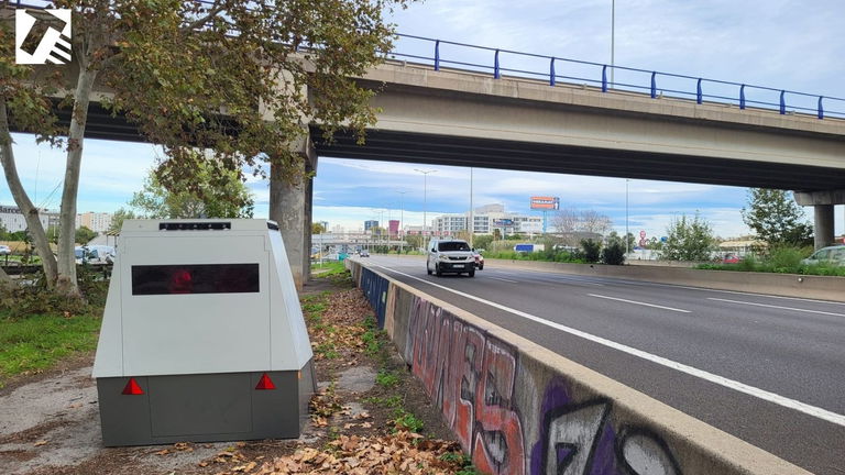 Parecen un Tesla Cybertruck, pero en realidad son nuevos radares de velocidad que ya han comenzado a multar en España