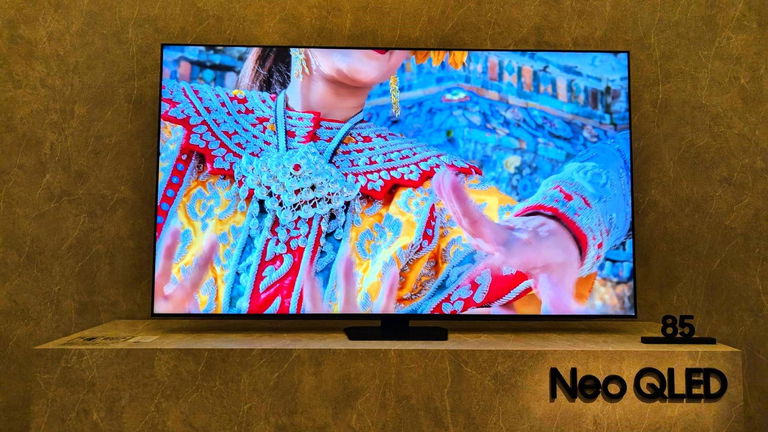 Samsung ha presentado la Neo QLED 8K QN990F en el CES 2025 y es su televisión más avanzada