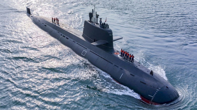 China logra lo impensable. Convertir sus submarinos en portaaviones