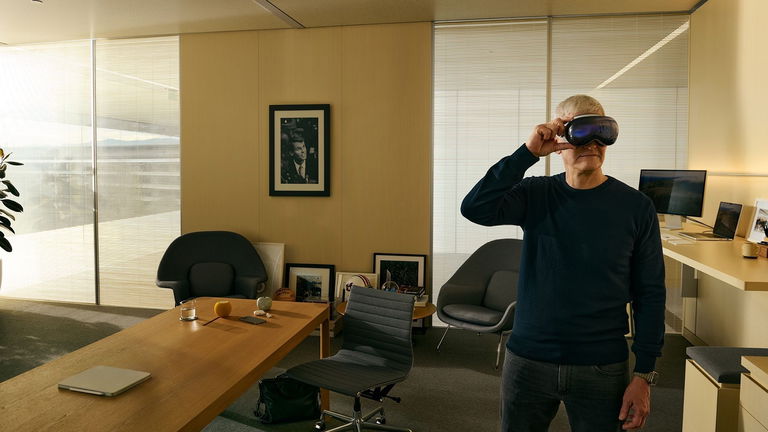 La peculiar forma de usar el Apple Vision Pro de Tim Cook soluciona uno de sus mayores problemas