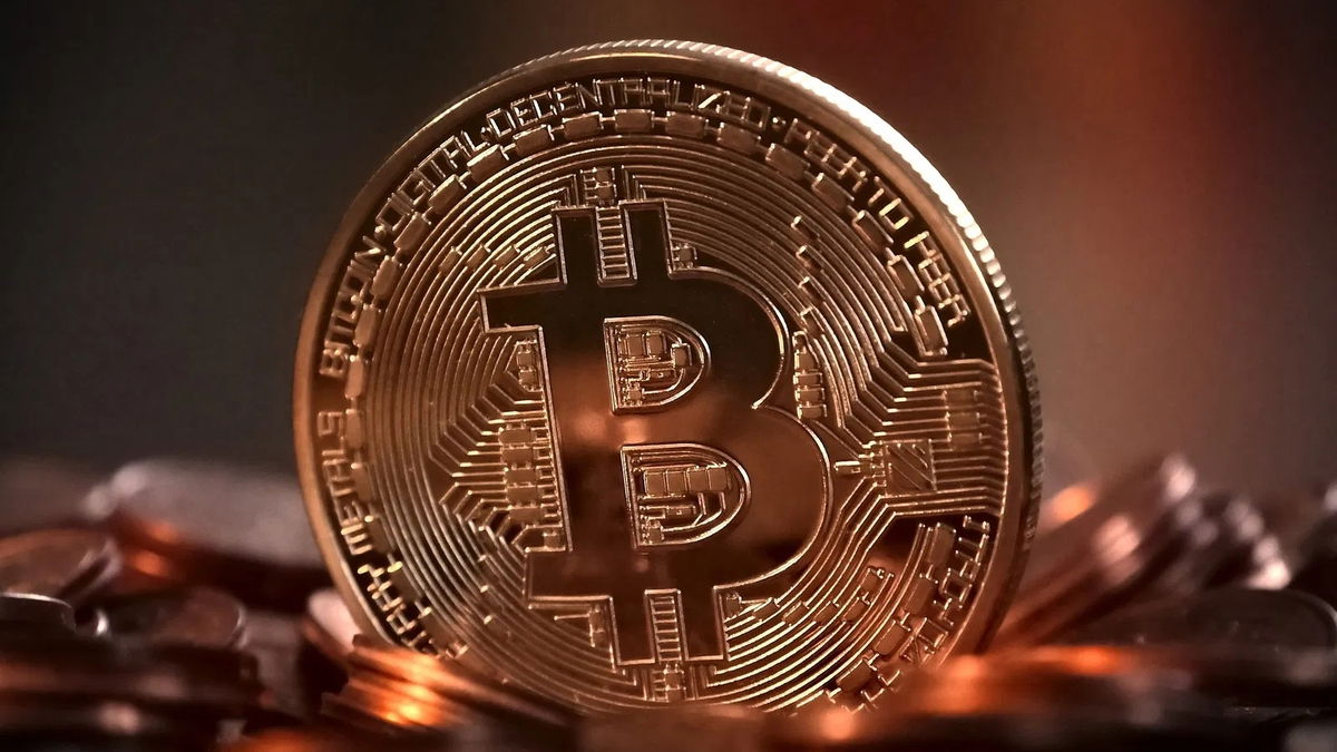 El Bitcoin, en caída libre: cae a los 75.000 dólares contagiado por la  incertidumbre de los mercados