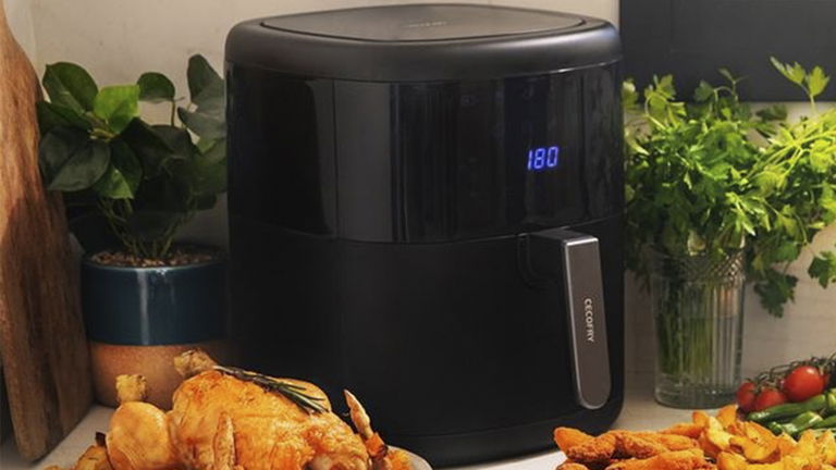 Esta freidora de aire arrasa en Amazon por la calidad que tiene para su precio actual: solo 49,90 euros