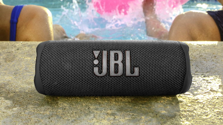 Este altavoz JBL tiene una valoración excelente y un ofertón: sonido top y 12 horas de batería por 60 euros menos