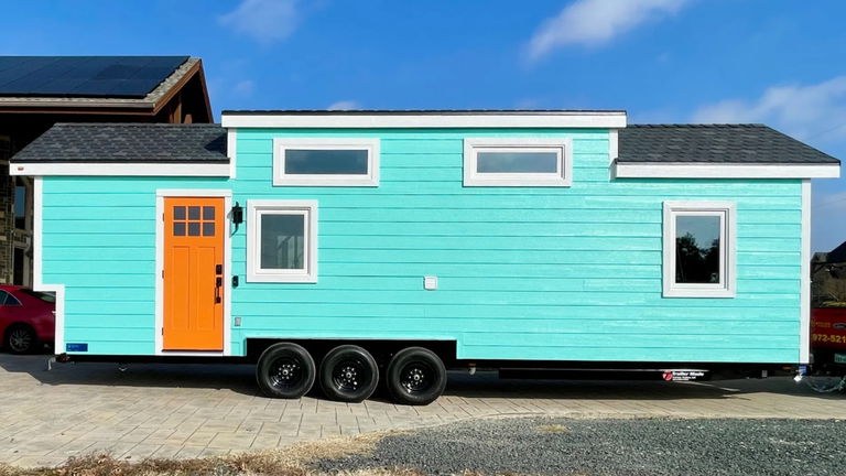 Esta casa prefabricada portátil y colorida tiene espacio de sobra y es más barata de lo que crees