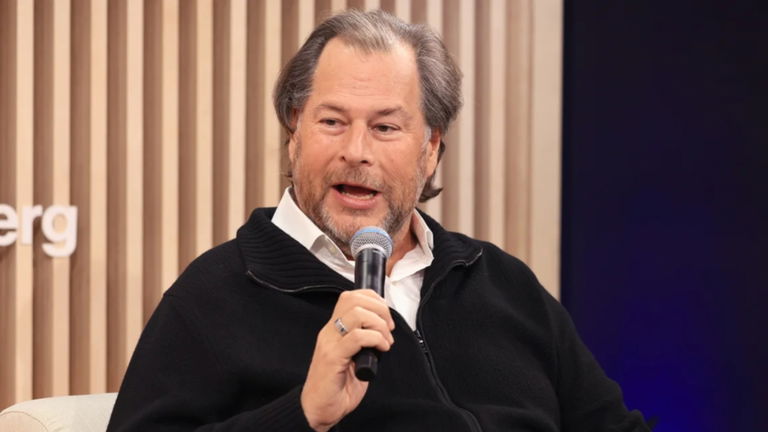 Marc Benioff, CEO de Salesforce, alerta sobre la irrupción de los robots como trabajadores: "No solo dirigiremos a humanos, también a robots"