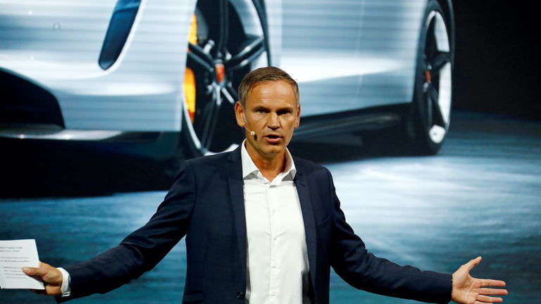 Oliver Blume, CEO del Grupo Volkswagen, lo tiene bien claro: "los coches eléctricos serán el futuro de la movilidad porque son muy superiores"