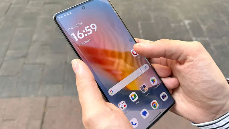 Motorola firma este móvil equilibrado, con un descuento digno de comerse a la gama media