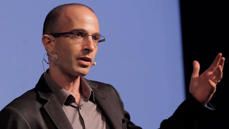 Yuval Noah Harari, experto y pensador tecnológico, asustado sobre el futuro: "Sabemos dividir el átomo, pero no distinguir la verdad"