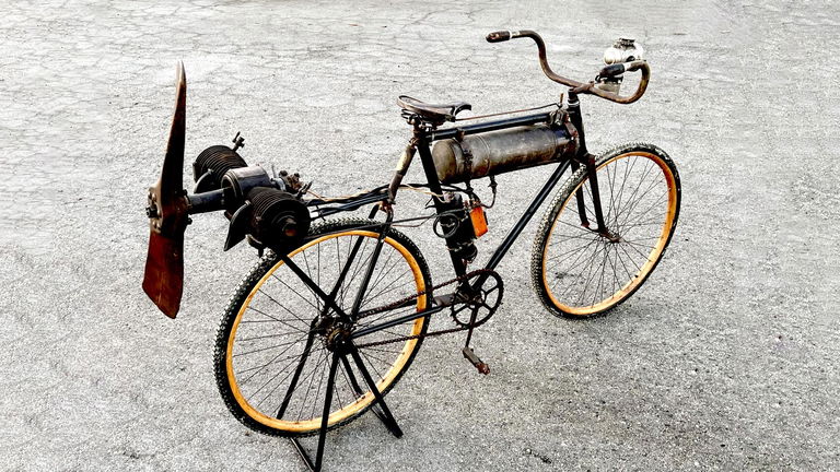 La bicicleta aérea, el concepto más loco de la aviación se inventó hace más de un siglo y es una maravilla