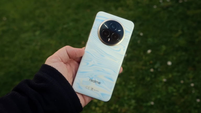 Este gama media-premium nos parece una opción brutal por unos 300 euros: potencia de gama alta y 6000 mAh