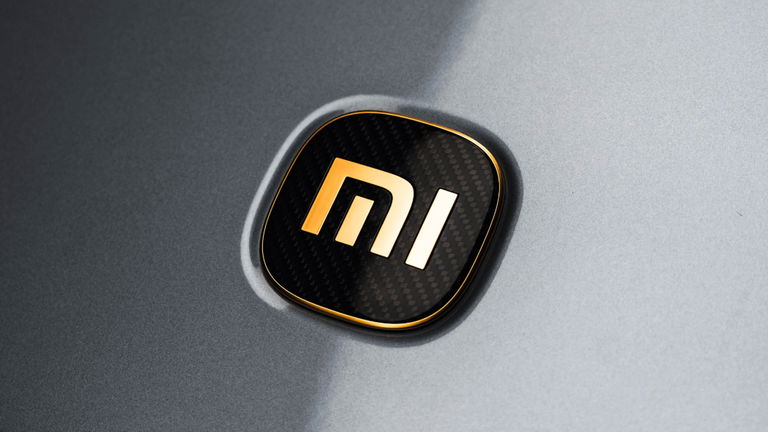 Han descubierto que la insignia del Xiaomi SU7 Ultra contiene oro. Ahora, las están arrancando de los coches