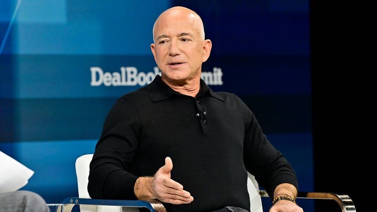 Jeff Bezos, fundador de Amazon, vuelve al trabajo por culpa de la inteligencia artificial: "Lo es todo, no hay una sola aplicación que no vaya a hacerlo mejor gracias a la IA"