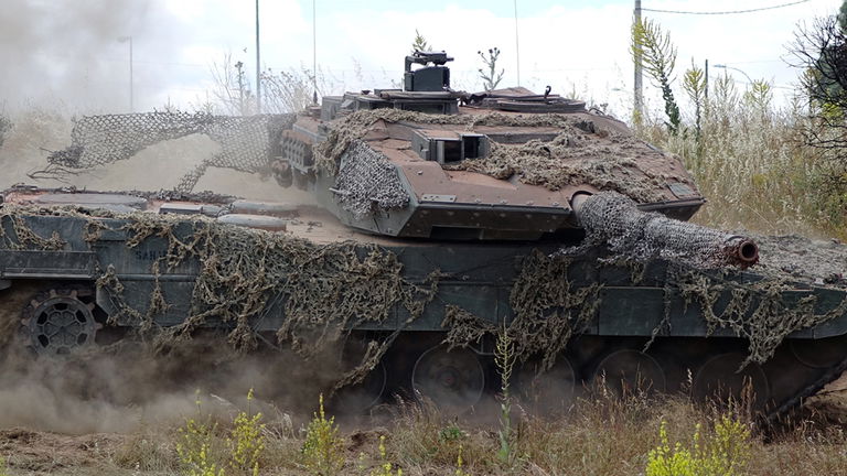 Dmitro, comandante de tanque ucraniano, habla sobre los vehículos enviados por España a la guerra de Ucrania: "Lo mejor de estos tanques es que salvan vidas"