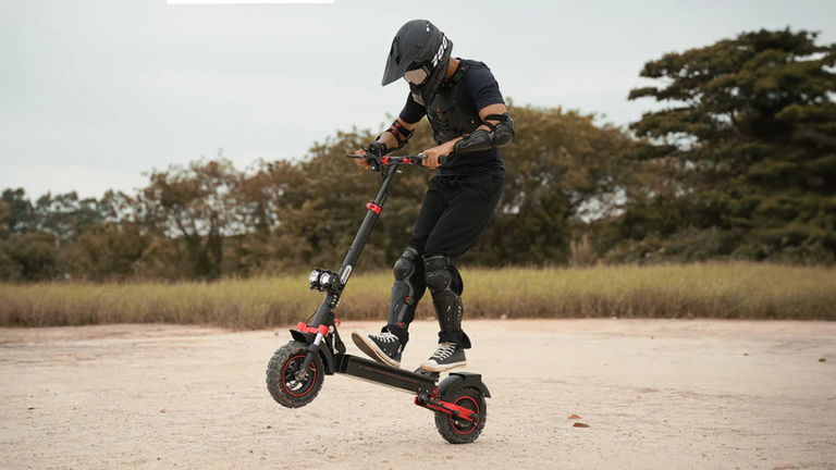 Estos 2 patinetes eléctricos superan los 800 W de potencia y cuestan 450 euros o menos