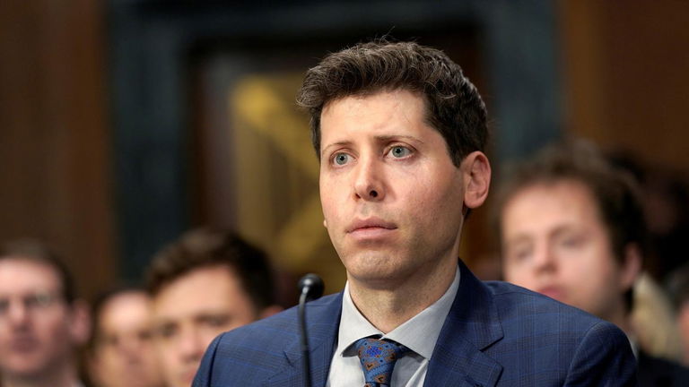 Sam Altman, CEO de OpenAI, ataca a sus excompañeros: "Toda la gente que intentó joderme a mí y a la empresa se han ido, y ahora tengo que limpiar su estropicio"