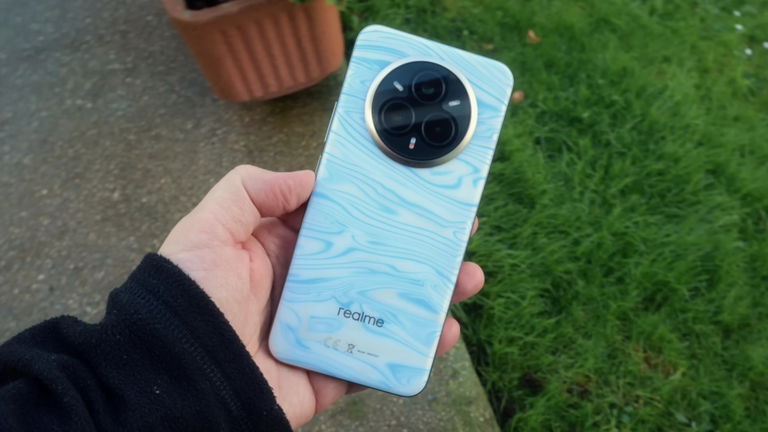 Brutal por menos de 300 euros: este gama media top hunde su precio, con Qualcomm, 6000 mAh y un diseño único