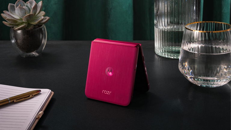 Motorola prepara un nuevo plegable con triple cámara y diseño renovado según una patente