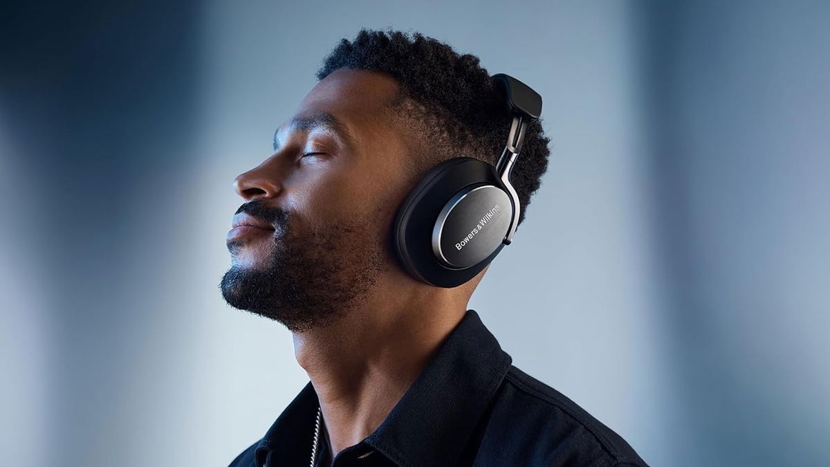 Casi 300 euros de caída para uno de los auriculares de diadema más premium