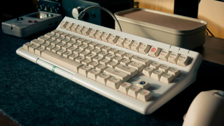 Todo el mundo está comprando este teclado mecánico de diseño exclusivo: es de EPOMAKER y su precio ha tocado fondo