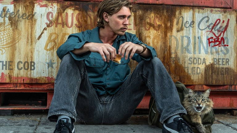 Austin Butler protagoniza 'Bala perdida', un thriller con gatos, gánsteres judíos y mucha acción. Y Bad Bunny