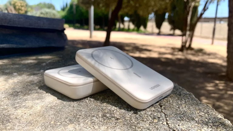 Si tienes un iPhone esta es la mejor batería externa que puedes comprar