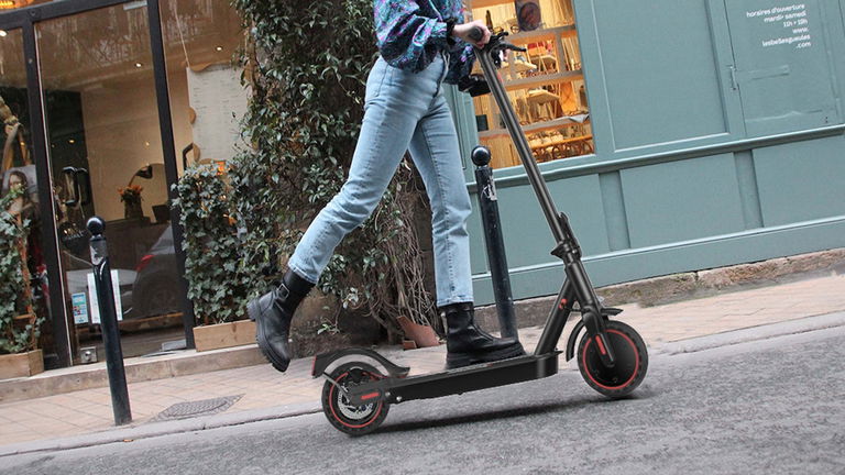 ¿Un patinete eléctrico por menos de 150 euros? Este modelo es ideal para niños y principiantes