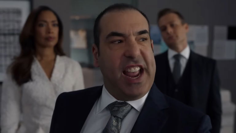 Aunque resultó ser en vano, así fue la vuelta de Louis Litt a la abogacía en la ya cancelada 'Suits L.A.' de boca de su actor