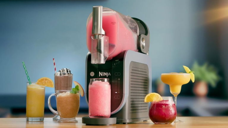 Baja de precio la máquina más útil para este verano: prepara frappés, granizados y cócteles sin complicaciones