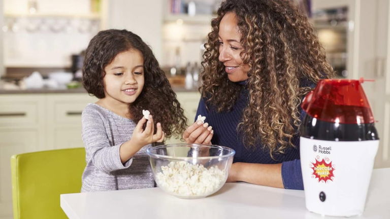 ¿Noche de cine en casa? Haz palomitas caseras sin grasa y en 3 minutos con esta máquina Russell Hobbs, a mínimo histórico