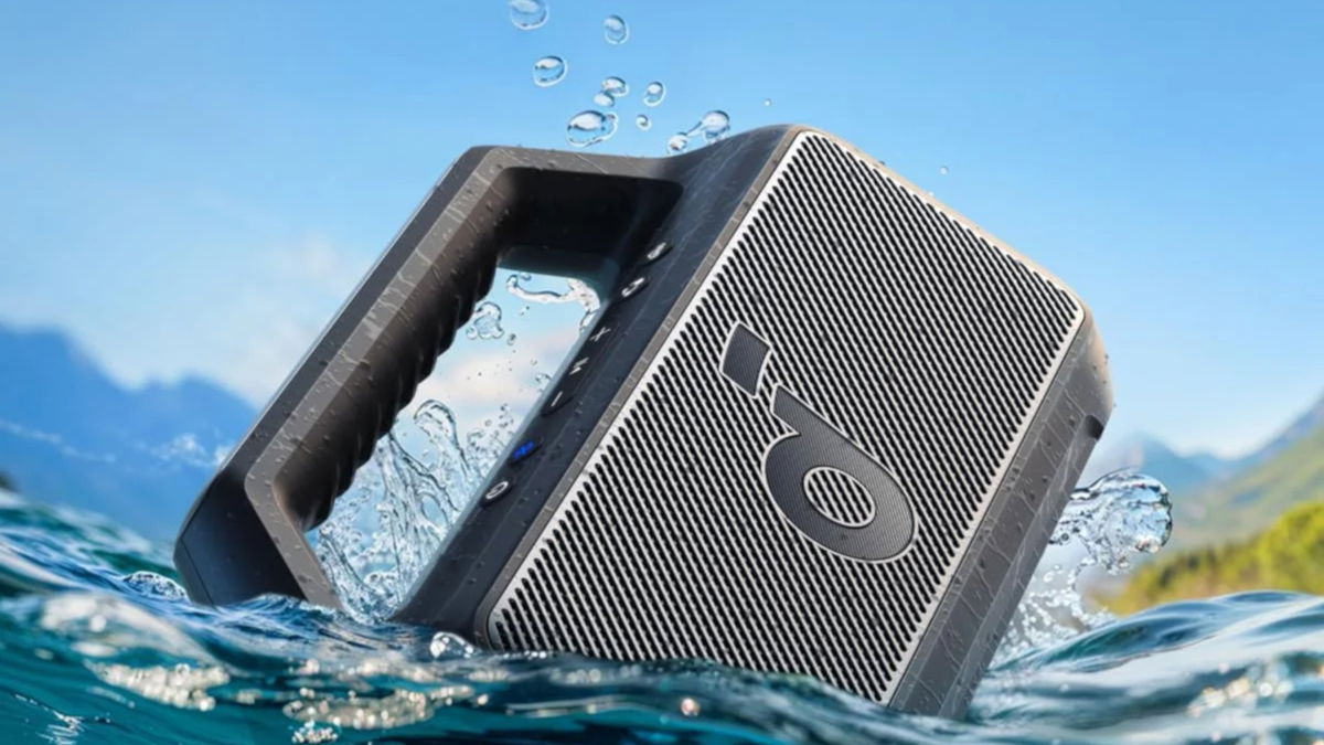 Fiesta, en la playa o en la montaña, da igual, porque este Soundcore Boom 2 (rebajadísimo) lo resiste todo y suena brutal