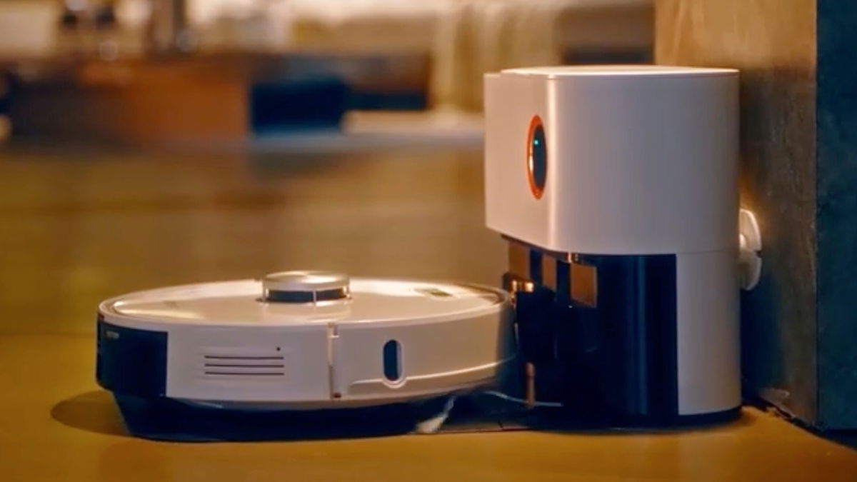 Menos de 300 euros por este robot aspirador con base de vaciado y sistema de fregado avanzado