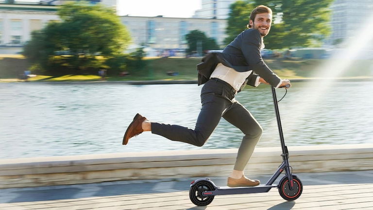 Es el patinete eléctrico más barato que puedes comprar ahora mismo: puede superar los 25 kilómetros por hora y no cuesta ni 150 euros