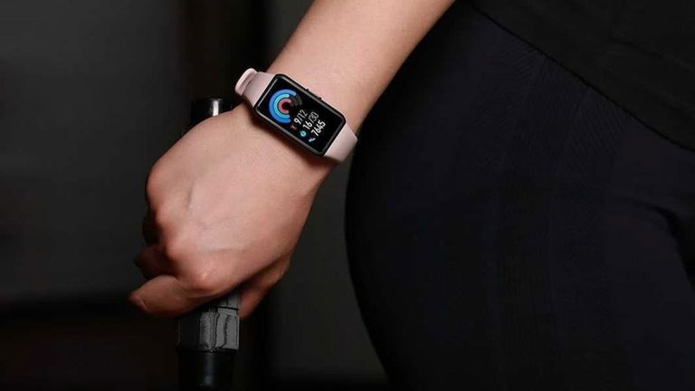 Si buscas una pulsera barata y de marca, HONOR te lo pone fácil: cuesta 23 euros y su batería aguanta dos semanas enteras