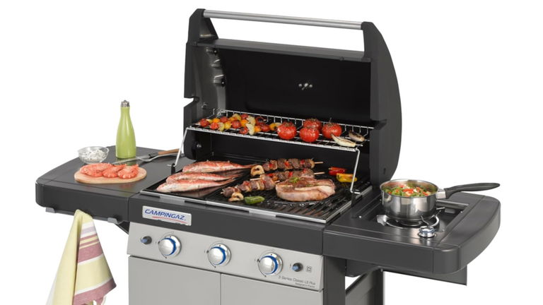 Haz hueco en tu terraza: de oferta esta barbacoa cocina para 12, se limpia sola y es la más vendida de Amazon